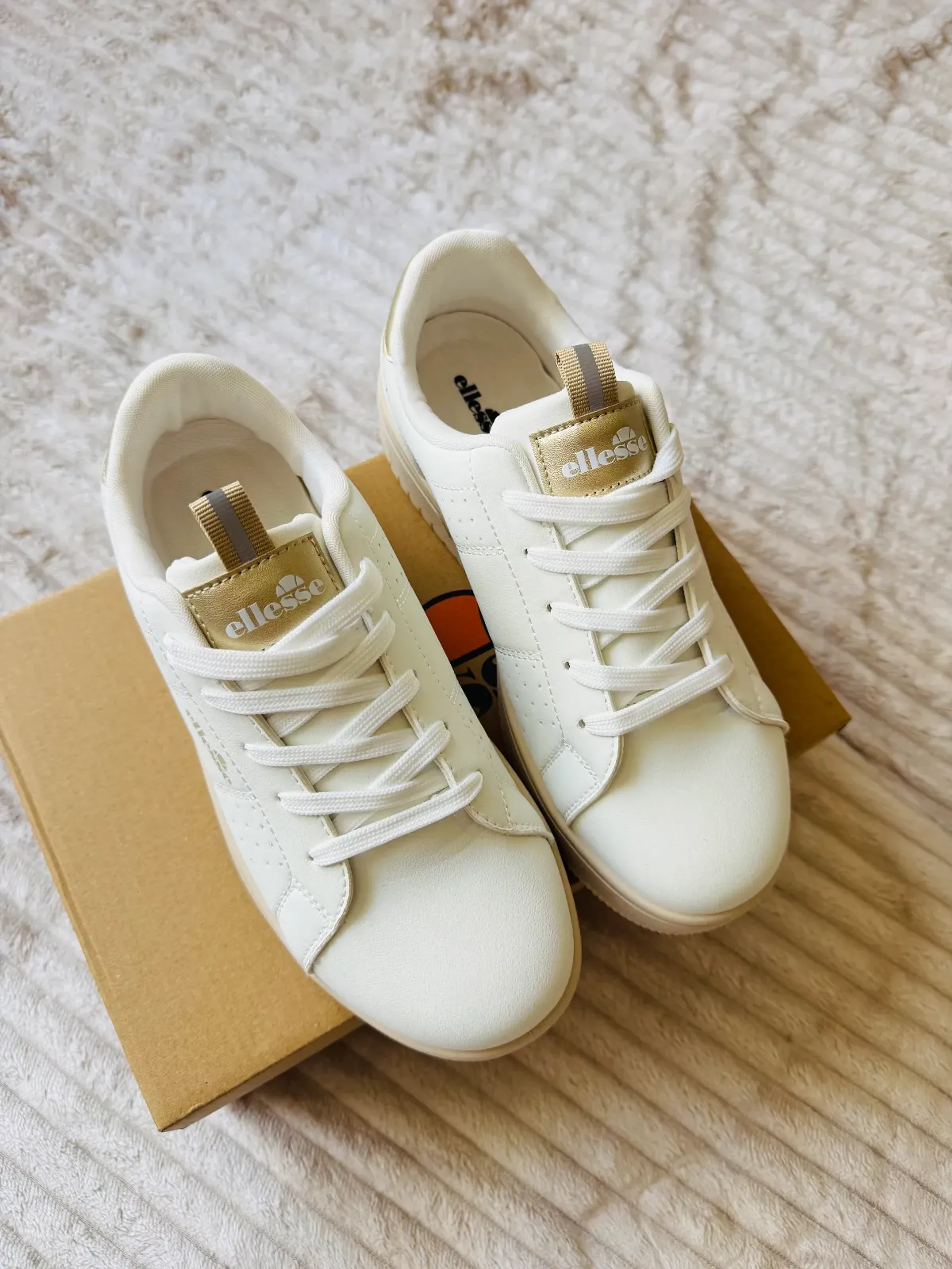 Uued naiste tossud Ellesse Sandy White/Gold — suurus 38 , foto 2 6-st