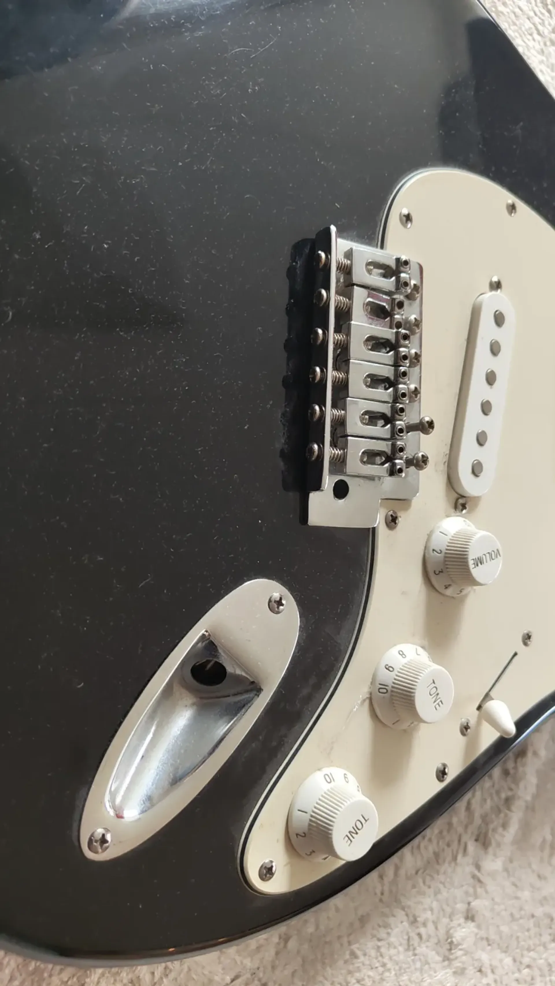 Behringer Strat-style Electric Guitar, Black