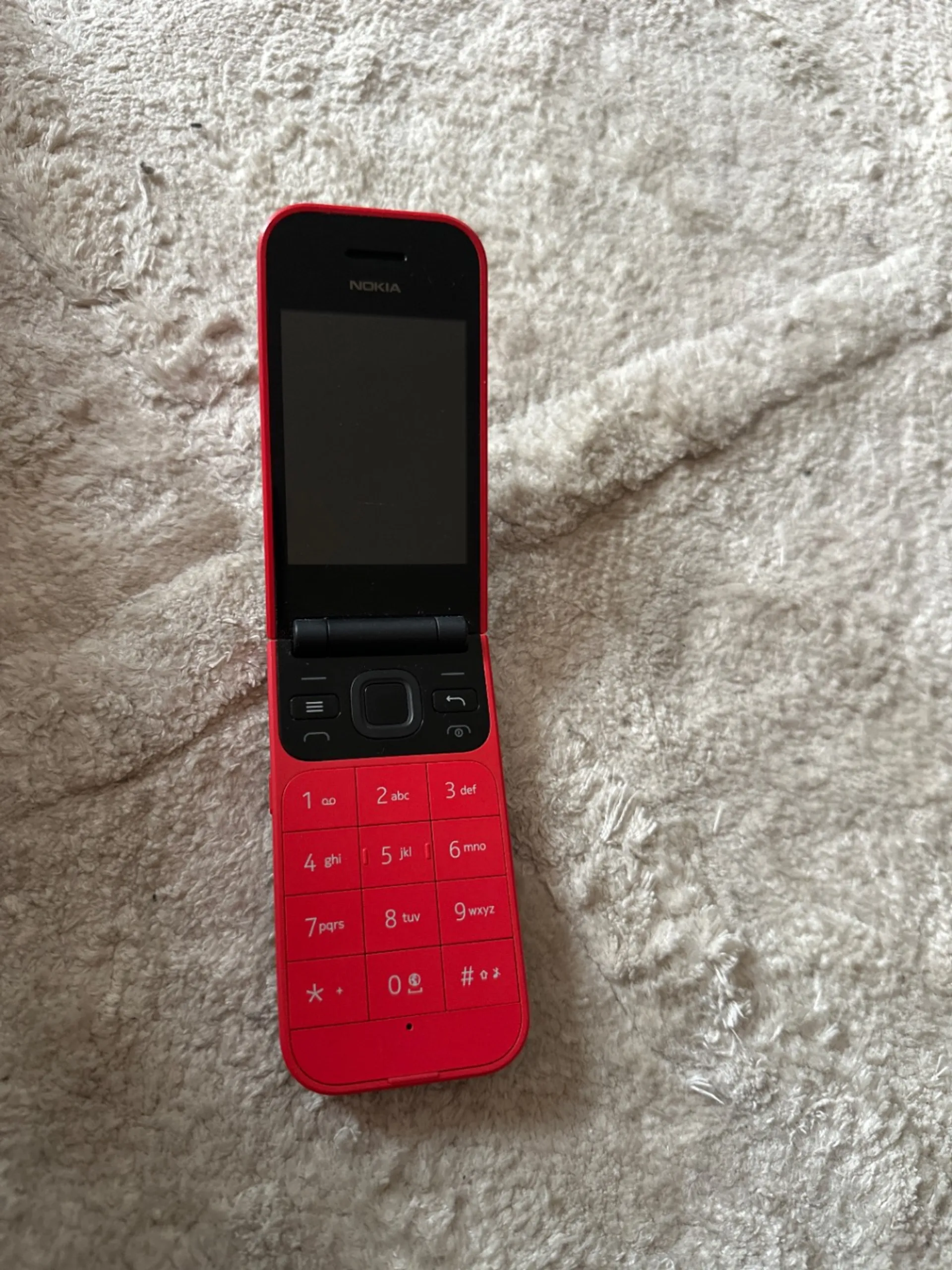 Nokia 2720 Flip mobiiltelefon punane