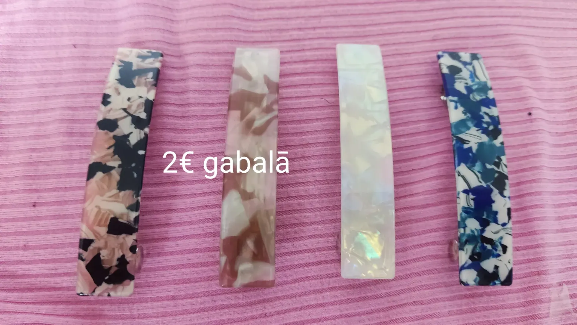 First photo of listing: Girls' hair accessories A wide range of girls' hair accessories: hair elastics, hairbands and hairpins