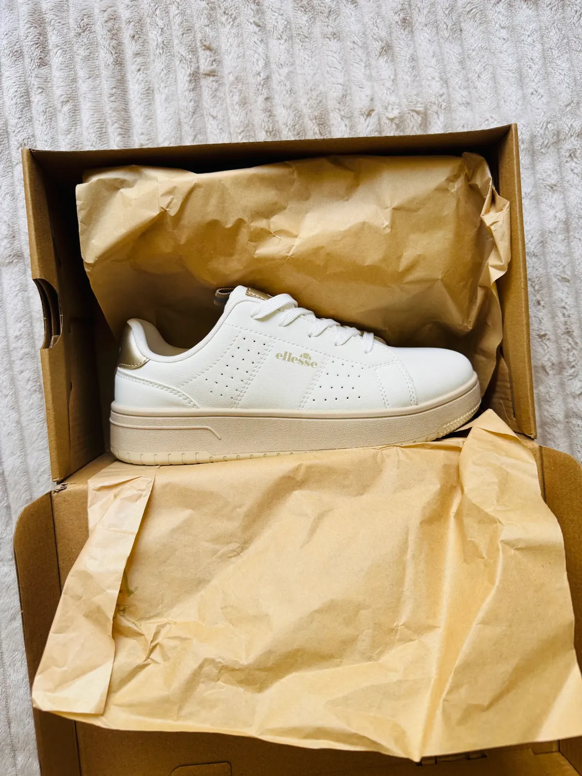 Uued naiste tossud Ellesse Sandy White/Gold — suurus 38 , foto 1 6-st