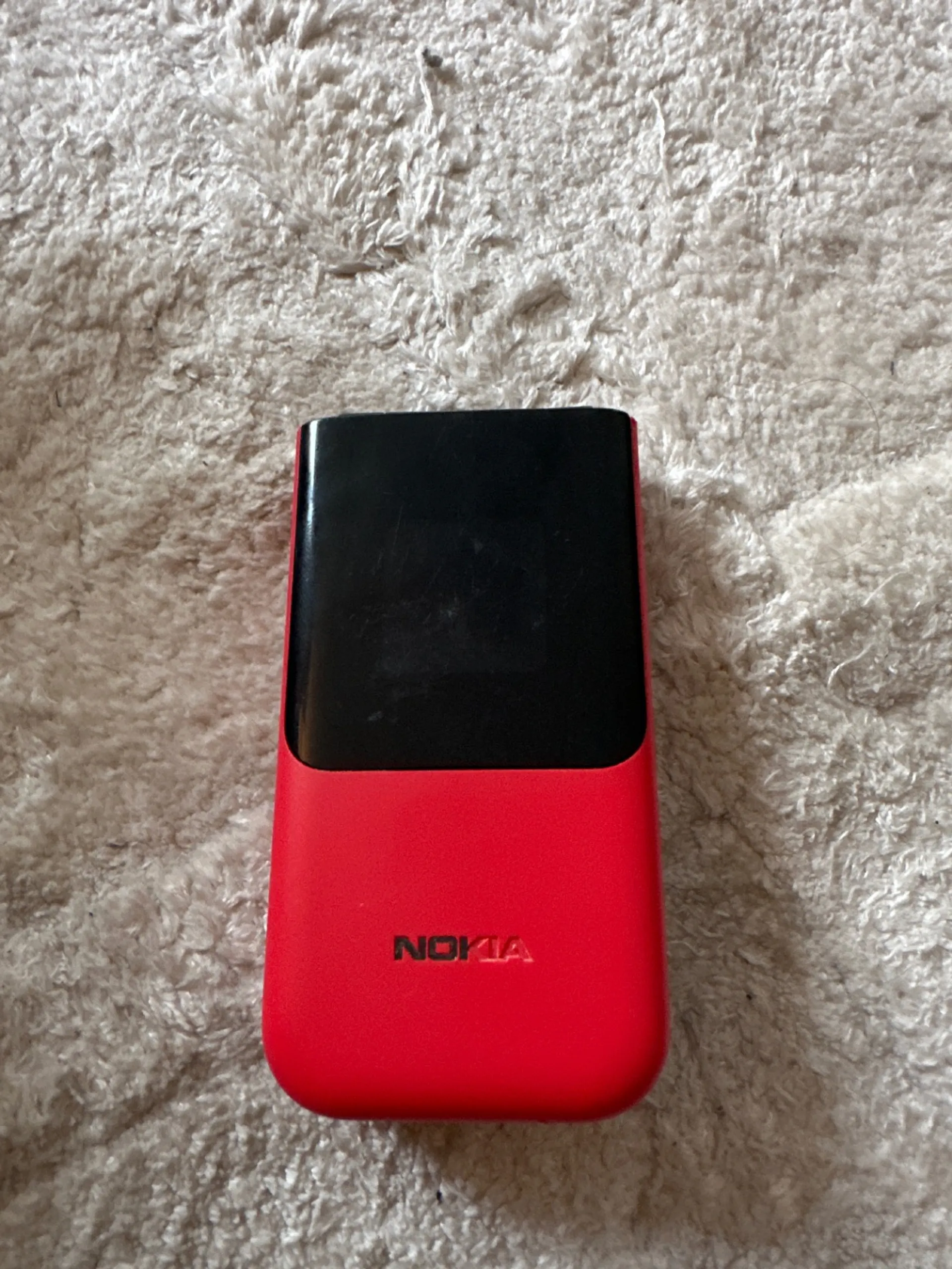 Nokia 2720 Flip mobiiltelefon punane