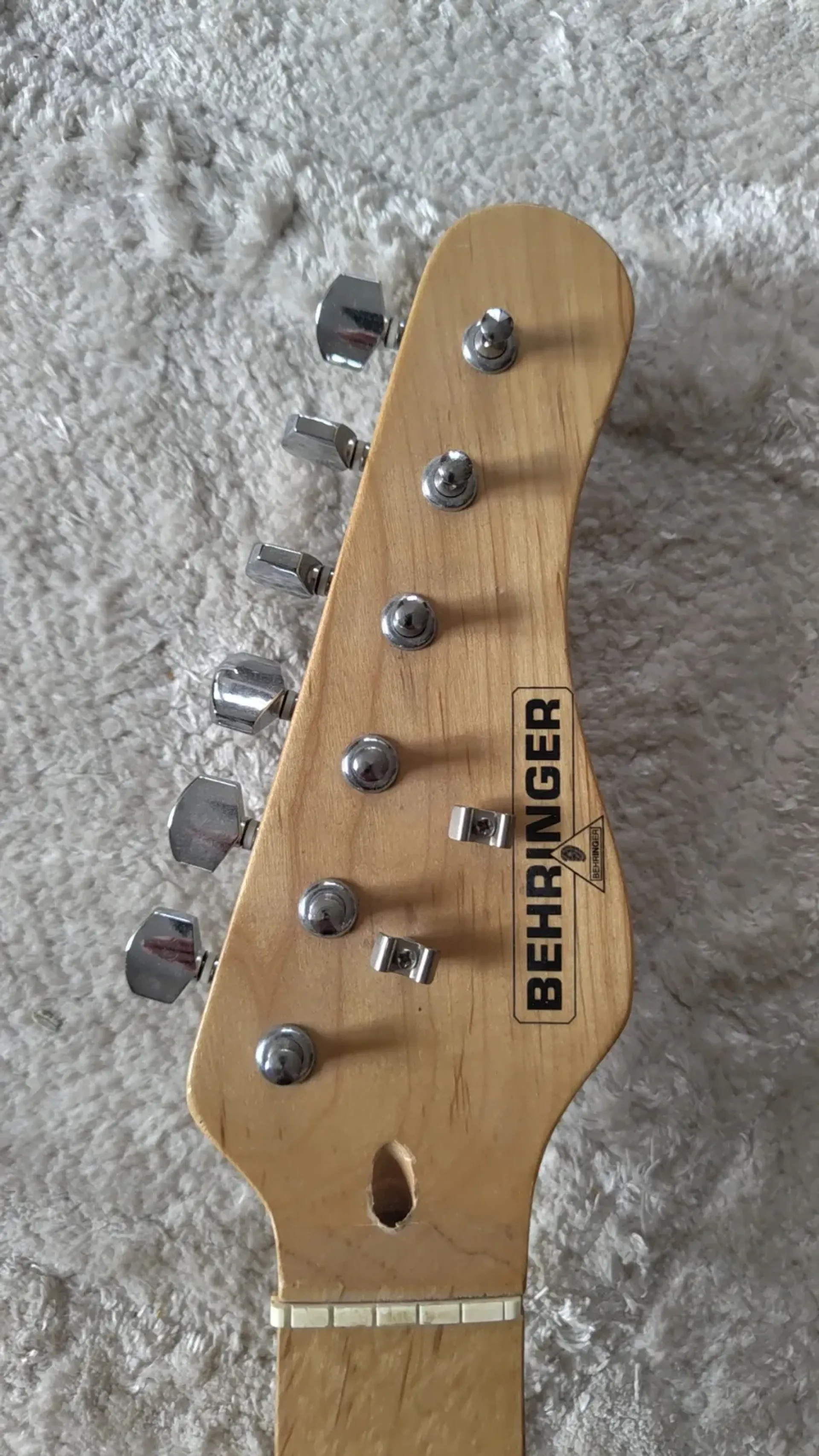 Behringer Strat-style Electric Guitar, Black